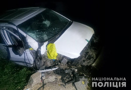 На Сокирянщині смертельна аварія: водій мікроавтобуса вилетів у кювет і врізався у бетонну конструкцію мосту