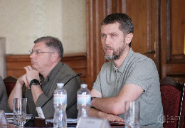 15 вересня відбудеться сесія Чернівецької обласної ради. Запаранюк демонструє миролюбність - прийшов на колегію облради