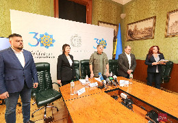 Начальник Чернівецької ОВА Запаранюк нарешті провів свою першу пресконференцію і представив трьох заступників