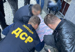 На Буковині поліцейські повідомили про підозру помічнику приватного виконавця в отриманні хабара