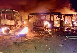 Терористичний удар по Дніпру: є загиблі та поранені, почалася пожежа в автопарку