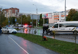 У Чернівцях біля школи на Воробкевича вбили поліцейську, ще один правоохоронець – поранений. Вони намагались затримати педофіла (ОНОВЛЮЄТЬСЯ)