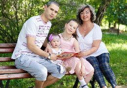 Героїчна родина з фронтового Лиману оселилась у Банилові на Буковині. БукІнфо поспілкувався з переселенцями про війну та життя за межами дому