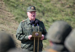 Лукашенко офіційно вступає у війну