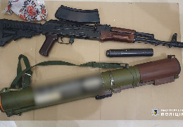 У помешканні стрілка, який в Чернівцях убив поліцейську, правоохоронці знайшли цілий арсенал зброї