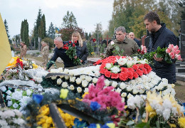Керівники області і міста вшанували пам’ять буковинців, які віддали життя за свободу і незалежність України