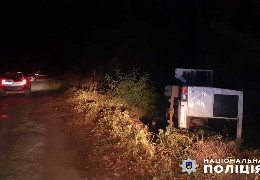 Біля села Топорівці на Буковині перекинувся мікоавтобус "Mercedes Benz", травмовано пасажирку