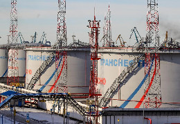 60 доларів за барель: країни ЄС погодили стелю цін на нафту з росією - Reuters