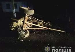 Трагедія у Глибоці: авто в'їхало у підводу, загинув неповнолітній, трьох людей травмовано