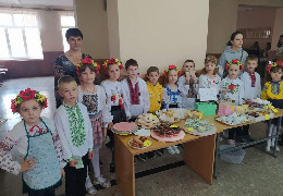 Учні Михальчанського ліцею провели благодійний ярмарок і за виручені кошти придбали військовим портативну зарядну станцію і термобілизну