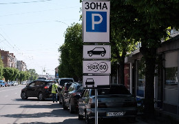 У Чернівцях МіськШЕП за рік заробив 2,5 мільйона гривень на платних парковках