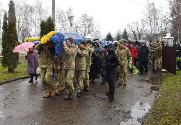На Буковині прикордонники провели в останню дорогу захисника України солдата Степана Ткачука