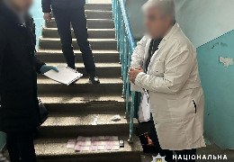 Взяв 2000 гривень хабара за довідку про інвалідність: слідчі поліції Буковини повідомили про підозру голові військово-лікарської комісії