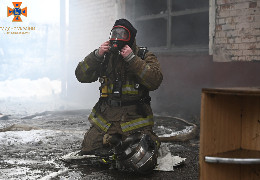 На Чернівецькому хімзаводі пожежу гасили 45 вогнеборців та 14 машин