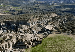 Після руйнівних землетрусів на півдні Туреччини утворилася гігантська тріщина довжиною 200 і глибиною 30 метрів. Відео