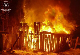 Впродовж вихідних на Буковині вогнеборці ліквідували аж 16 пожеж. У Сторожинці чоловік втратив житло, гараж і машину.
