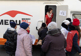 В Чернівцях переселенцям допомогають італійські медики