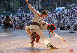 Народний ансамбль танцю «Неогалактика» з Чернівців представлятиме Україну на ювілейному 65 міжнародному фольклорному фестивалі в Італії