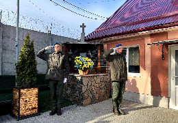 У військовій частині Національної гвардії України у Чернівцях відкрили пам’ятну стелу чотирьом загиблим побратимам
