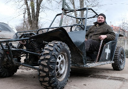 Ще один механік з Чернівецької області виготовляє баггі та ремонтує автомобілі для українських військових