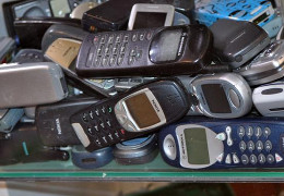 У Чернівцях збирають старі телефони для військових: куди приносити