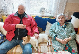 "Забрали старість": переселенці-пенсіонери, що врятувалися від смерті, волонтерять на Буковині