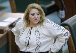 Румунська сенаторка, яка закликала анексувати частину України, порівняла Зеленського з Гітлером
