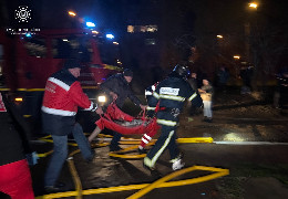 Пожежа у чернівецькій багатоповерхівці на Пд-Кільцевій: двоє людей загинуло, 26 осіб евакуйовано