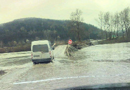 На Буковині поблизу переправи через Глиницю піднявся рівень води: це там, де розібрали міст за керівництва Осачука