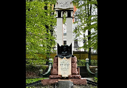 Братську могилу радянських генералів у Центральному парку Чернівців перепоховають на кладовищі - рішення міськвиконкому