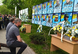 У Новоселиці відкрили Алею слави у пам’ять про полеглих захисників України. У заході взяли участь литовці з міста побратима Йонішкіса