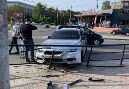 Затримали водія, який дрифтував на «кільці» проспекту Незалежності у Чернівцях