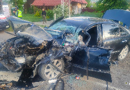 На Буковині сталися дві жахливі аварії з потерпілими. Автомобілі "Mercedes-Benz" розбиті вщент