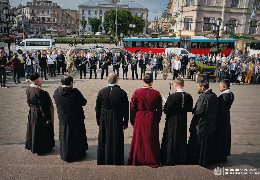 На Центральній площі Чернівців вшанували пам’ять Героїв - українських борців за свободу і незалежність