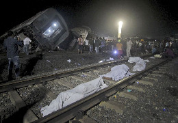 У Індії сталася залізнична катастрофа: загинули понад 200 людей