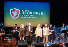 "Нескорені" для нескореного: на концерті зібрали кошти на протез військовому з Чернівців