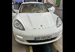 На КПП "Порубне" затримали турка, який приховав сигарети в акумуляторній ємності елітного авто Porsche Panamera