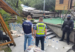 У Чернівцях ліквідували підпільний цех з виготовлення фальсифікованого алкоголю: поліція шокована знайденим