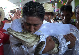 Мер містечка у Мексиці "одружився" з крокодилом