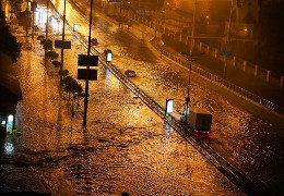 Сильна гроза підтопила у Києві два райони: шістьох людей врятували із водяної пастки