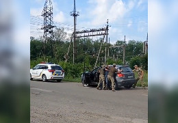 Військовослужбовці на Буковині заштовхнули в автомобіль чоловіка: в ТЦК пообіцяли з’ְясувати обставини
