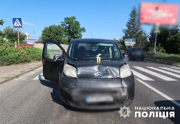 ДТП в Чернівцях: зіткнулися дві автівки, а постраждав пішохід