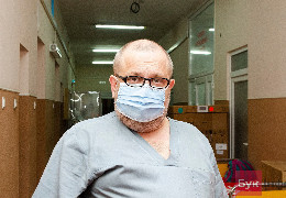 Анестезіолог з Буковини Андрій Аносов став заслуженим лікарем України