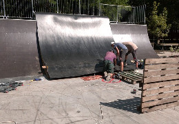"Не дотримуються правил їзди": у Чернівцях ремонтують елементи скейт-парку, який відкрили понад два тижні тому