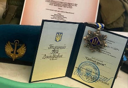 Бойовий медик із Буковини отримав нагороду від Залужного