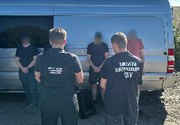 З’явилося відео, як ухилянти на Буковині намагалися перетнути кордон у схованці мікроавтобуса