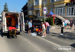 Аварія на Каспрука в Чернівцях: чоловіка збила машина на пішохідному переході