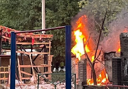 Окупанти вдарили по житловому кварталу Запоріжжя, двоє загиблих, зруйновано храм