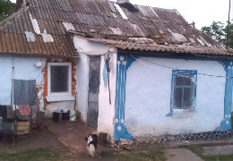 У деяких пошкоджених будинках уже замінили дахи: будівельники з Буковини допомагають відновлювати Херсонщину