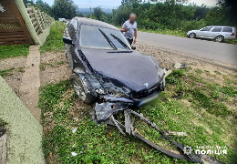 ДТП на Буковині: автівка з’їхала в кювет, а водійка травмувалася